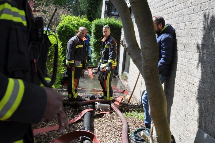 Straten blank na gesprongen waterleiding