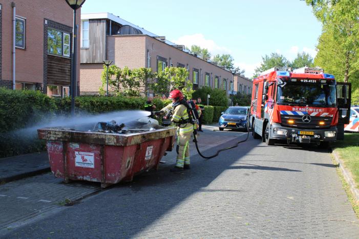 Bouwcontainer vat vlam