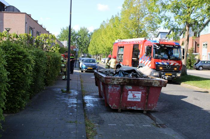 Bouwcontainer vat vlam