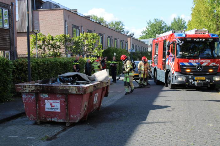 Bouwcontainer vat vlam