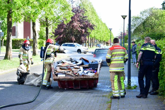 Bouwcontainer vat vlam