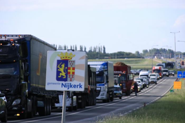 Ernstige verkeershinder door storing brug Nijkerkersluis