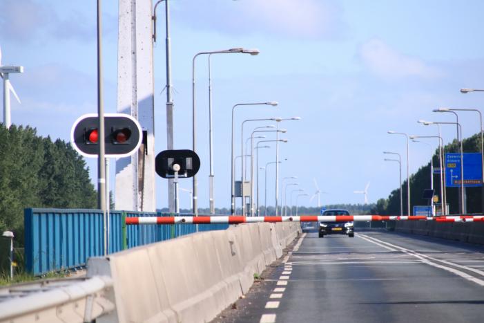 Ernstige verkeershinder door storing brug Nijkerkersluis