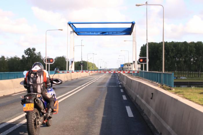 Ernstige verkeershinder door storing brug Nijkerkersluis