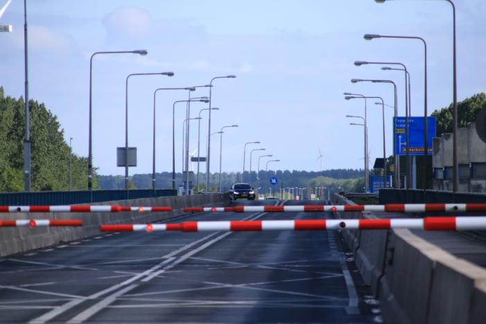 Ernstige verkeershinder door storing brug Nijkerkersluis