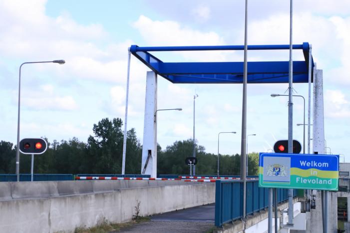 Ernstige verkeershinder door storing brug Nijkerkersluis