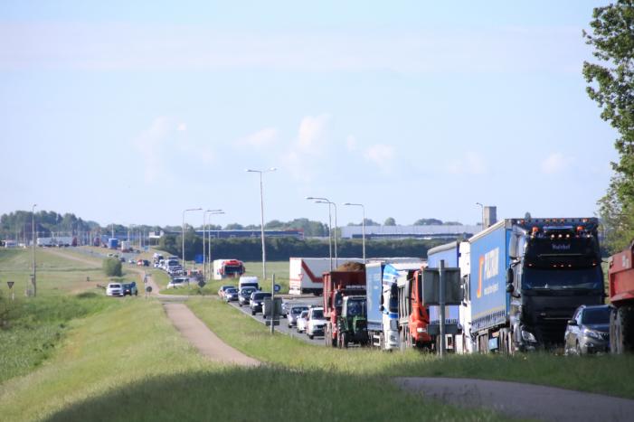 Ernstige verkeershinder door storing brug Nijkerkersluis