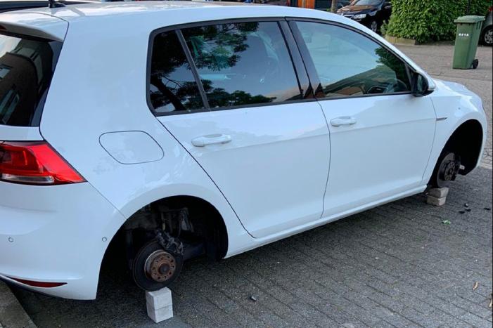 Opnieuw wielen onder auto gestolen in Nieuwland