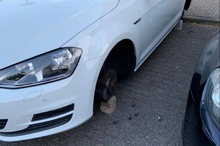 Opnieuw wielen onder auto gestolen in Nieuwland
