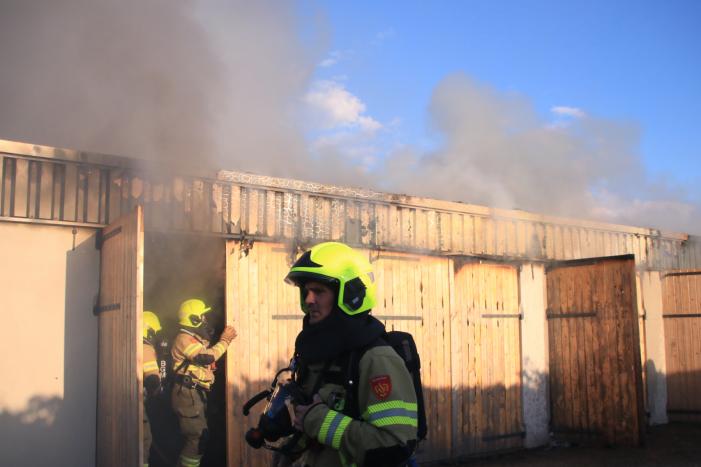 Flinke brand in garagebox