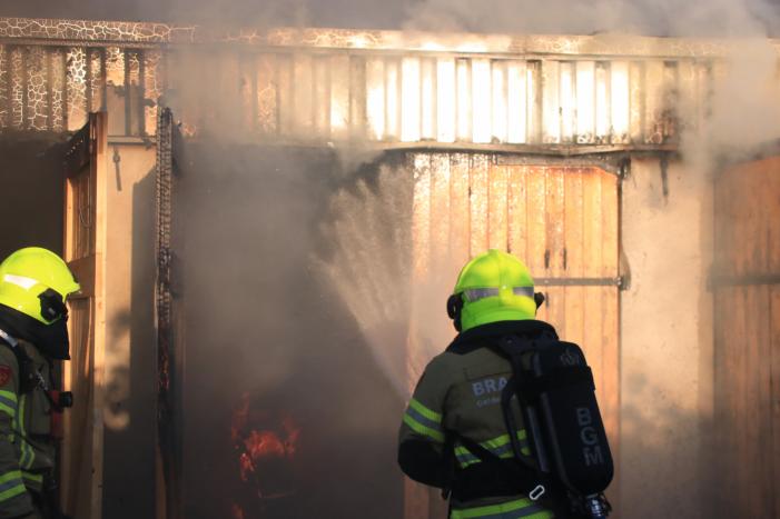 Flinke brand in garagebox