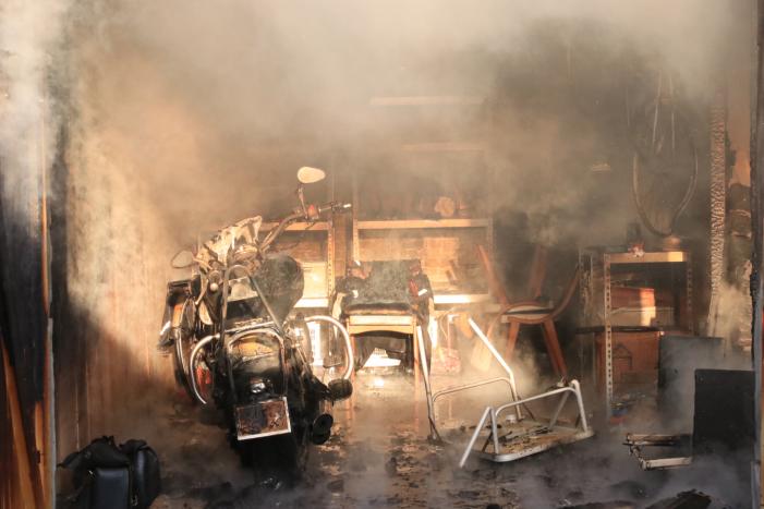 Flinke brand in garagebox