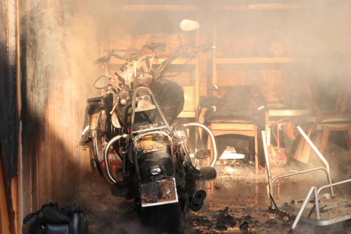 Flinke brand in garagebox