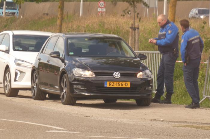 Verkeersregelaar ontsnapt aan aanrijding