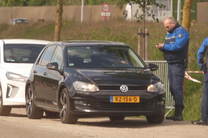 Verkeersregelaar ontsnapt aan aanrijding