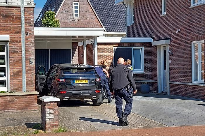 Onderzoek bij woning in Schepenwijk Oost