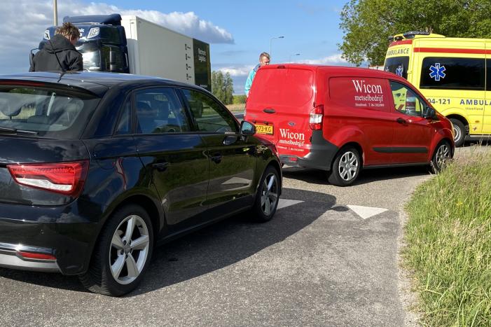 Persoon gewond na aanrijding met auto
