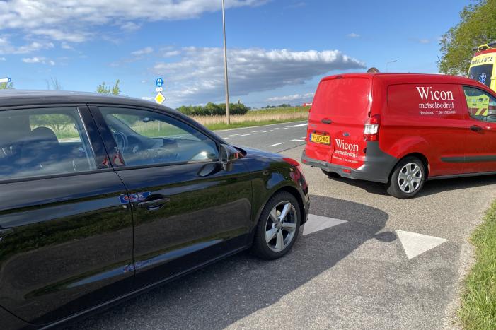 Persoon gewond na aanrijding met auto