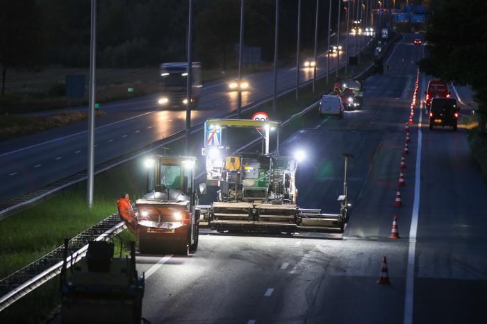 Rijbanen en oprit afgesloten door asfaltwerkzaamheden