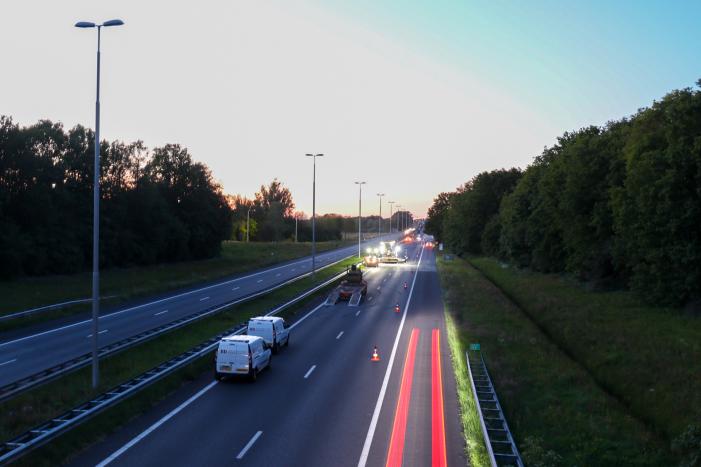Rijbanen en oprit afgesloten door asfaltwerkzaamheden