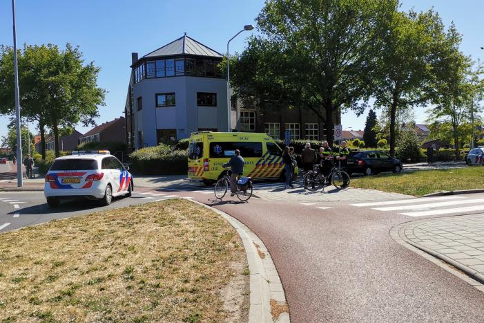 Fietser gewond na aanrijding op rotonde