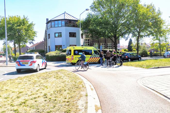 Fietser gewond na aanrijding op rotonde
