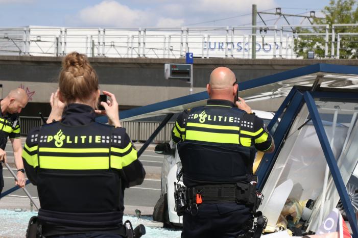 Bushok aan diggelen gereden