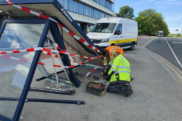Bushok aan diggelen gereden