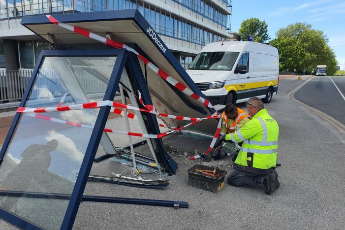 Bushok aan diggelen gereden
