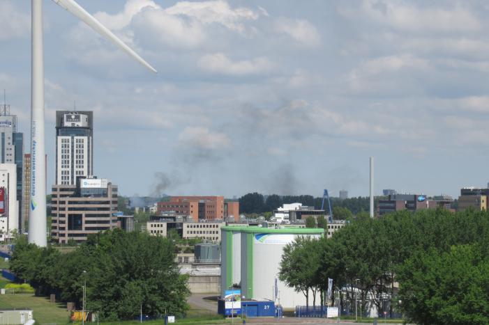 Auto uitgebrand bij verkeersongeval