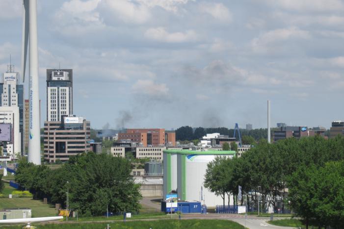 Auto uitgebrand bij verkeersongeval