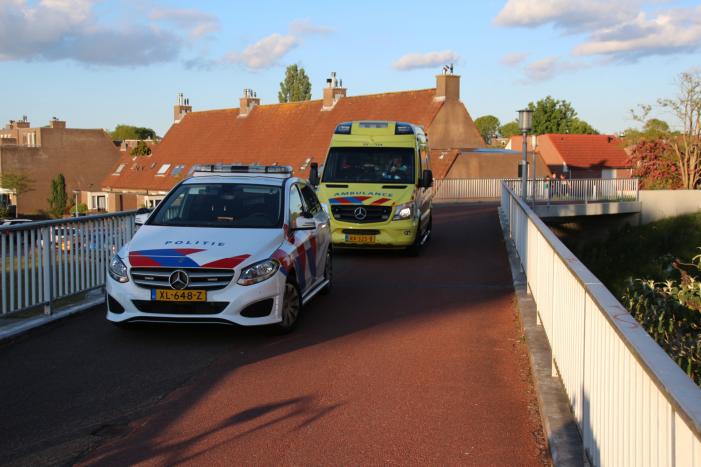 Fietser botst op lantaarnpaal