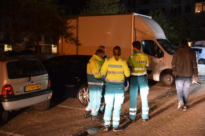 Brandweer redt vier personen van balkon bij brand in flat