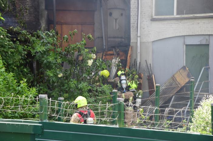 Brand in schuur overgeslagen naar woningen