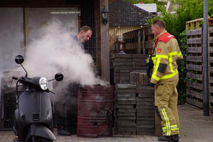 Vuurton geblust met emmer water