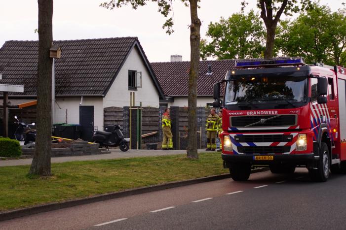 Vuurton geblust met emmer water