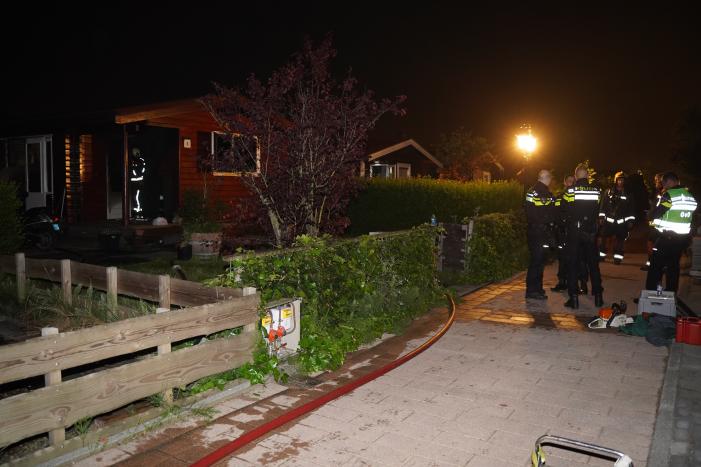 Hond overleden na brand in houten chalet