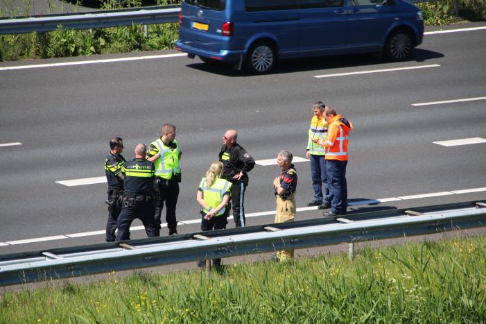 Rijstrook afgesloten door vrachtwagen met vastgelopen remmen