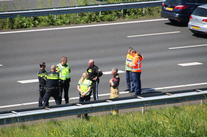 Rijstrook afgesloten door vrachtwagen met vastgelopen remmen