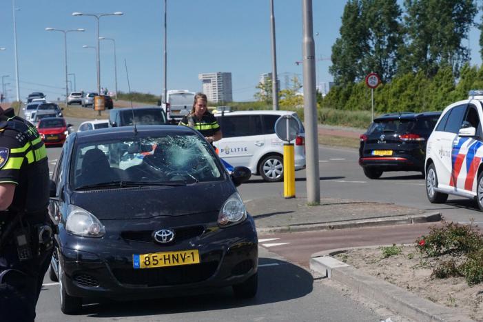 Fietsster ernstig gewond na aanrijding met auto