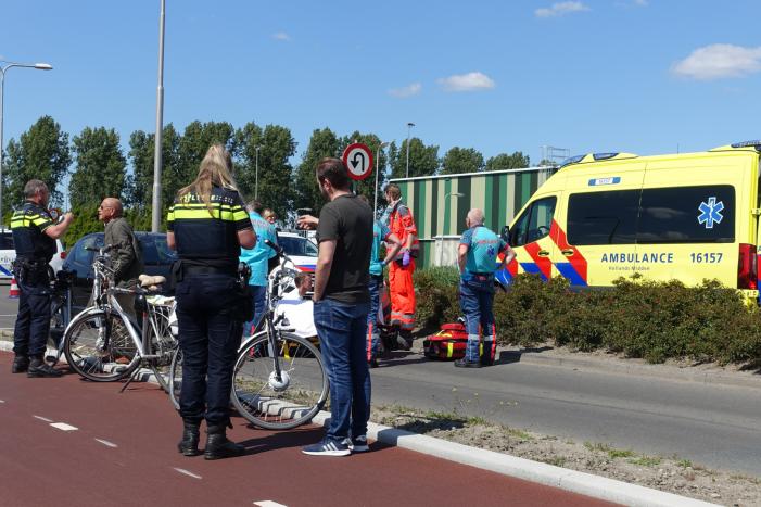 Fietsster ernstig gewond na aanrijding met auto