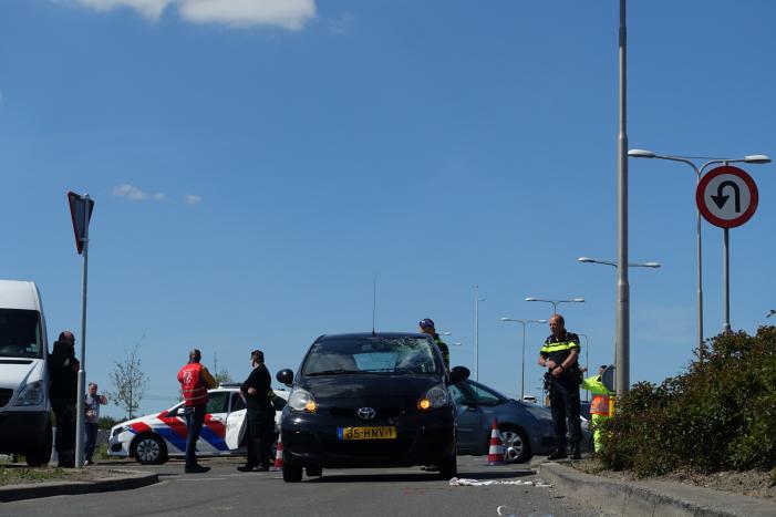 Fietsster ernstig gewond na aanrijding met auto