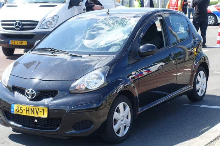 Fietsster ernstig gewond na aanrijding met auto