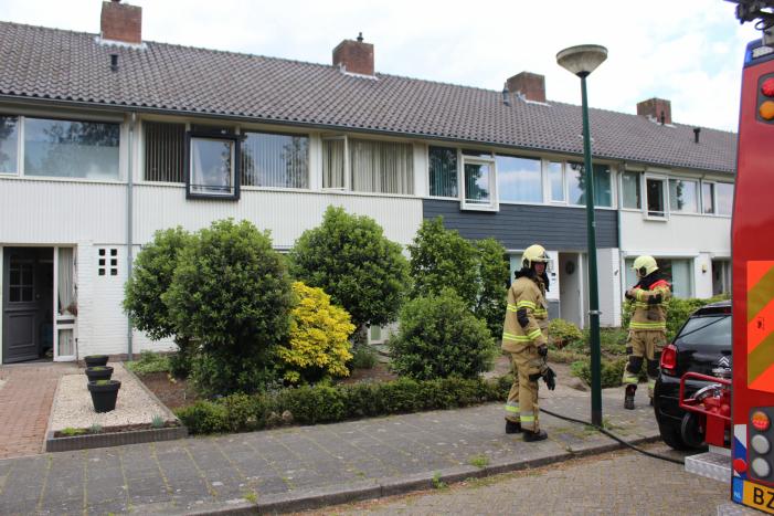 Woning vol rook door droog gekookte pan