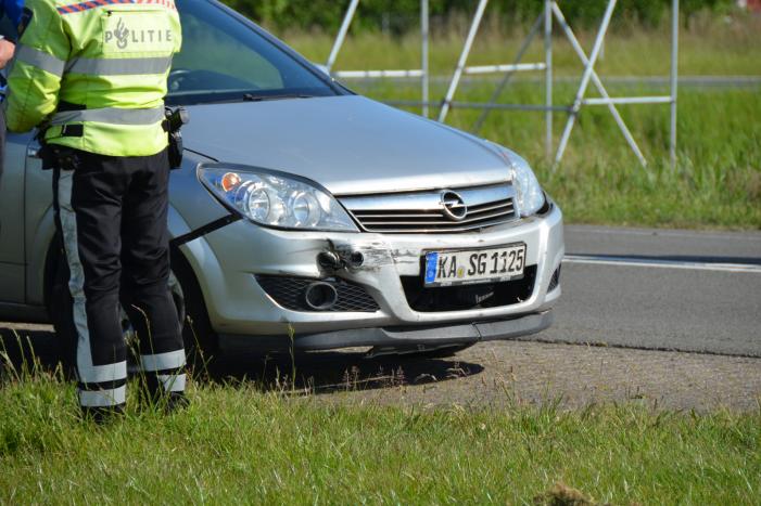 Veel schade bij aanrijding tussen twee auto's