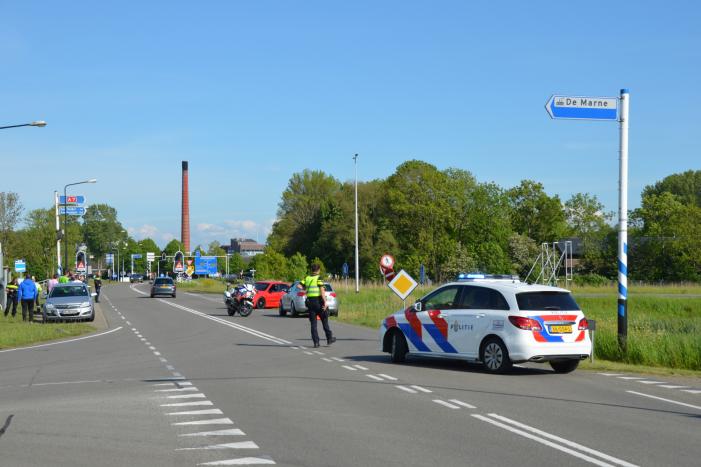 Veel schade bij aanrijding tussen twee auto's