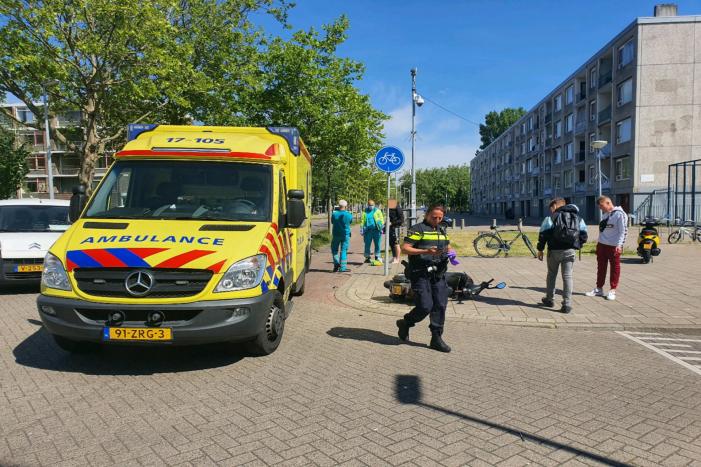 Bromfietser aangereden door bestelwagen