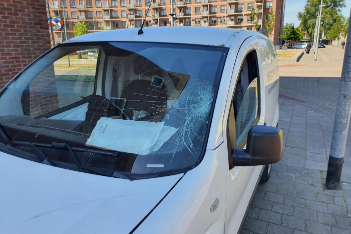 Bromfietser aangereden door bestelwagen