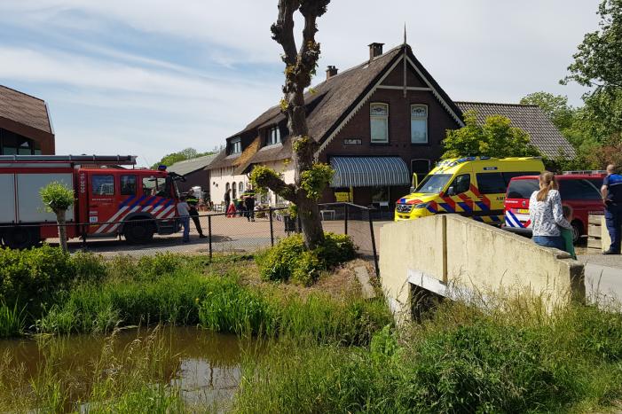 Veel rookontwikkeling bij brand in stal