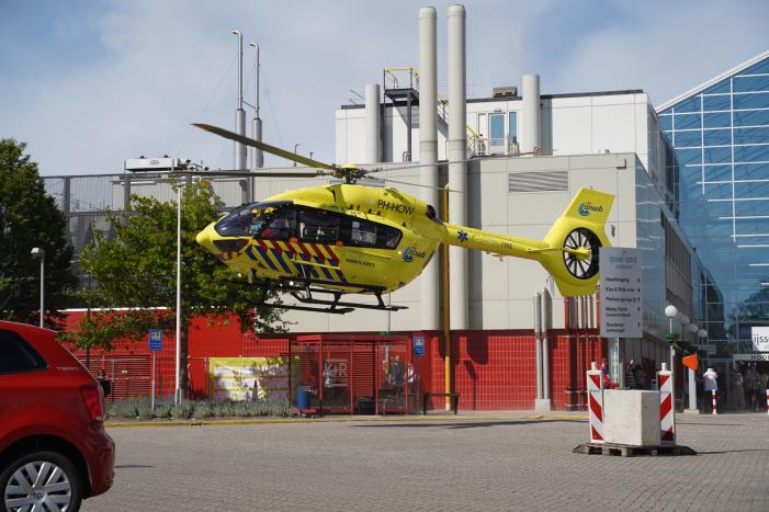 Traumahelikopter brengt patiënt van Duitsland terug naar Nederland
